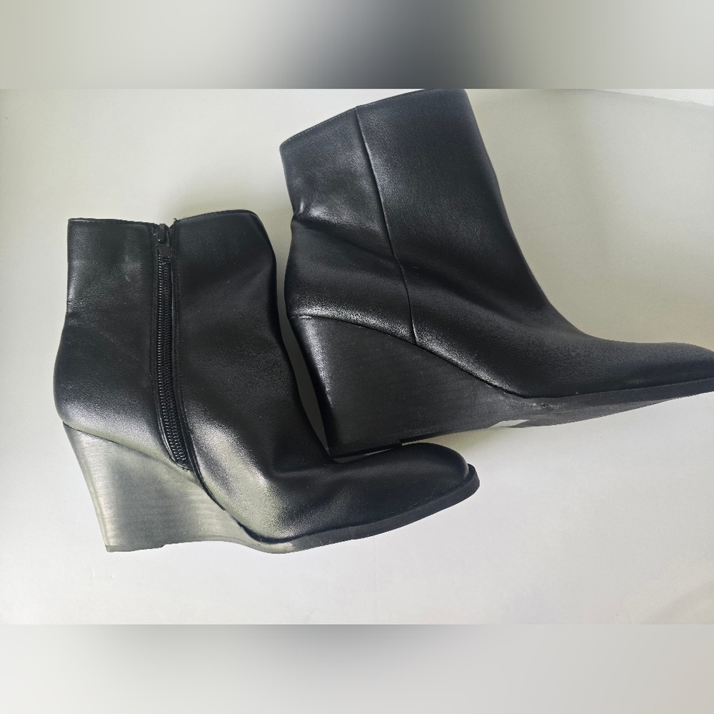 DV Wedge Boots